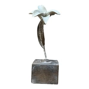 NWT Ashland Spring Printemps French Chateau Tabletop Décor - Lily